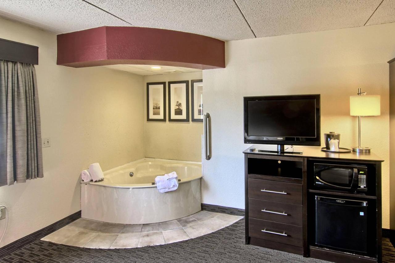 Blossom Hotel & Suites Traverse City Exterior foto