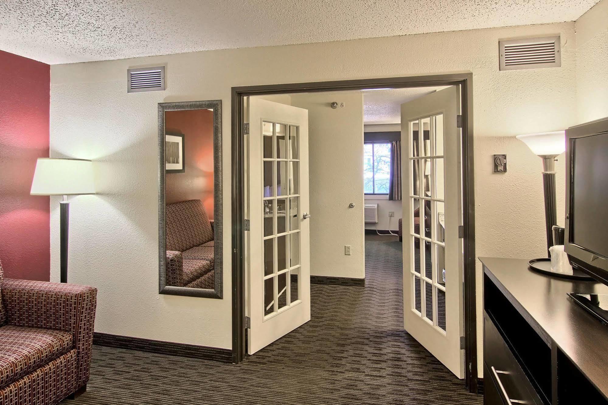 Blossom Hotel & Suites Traverse City Exterior foto