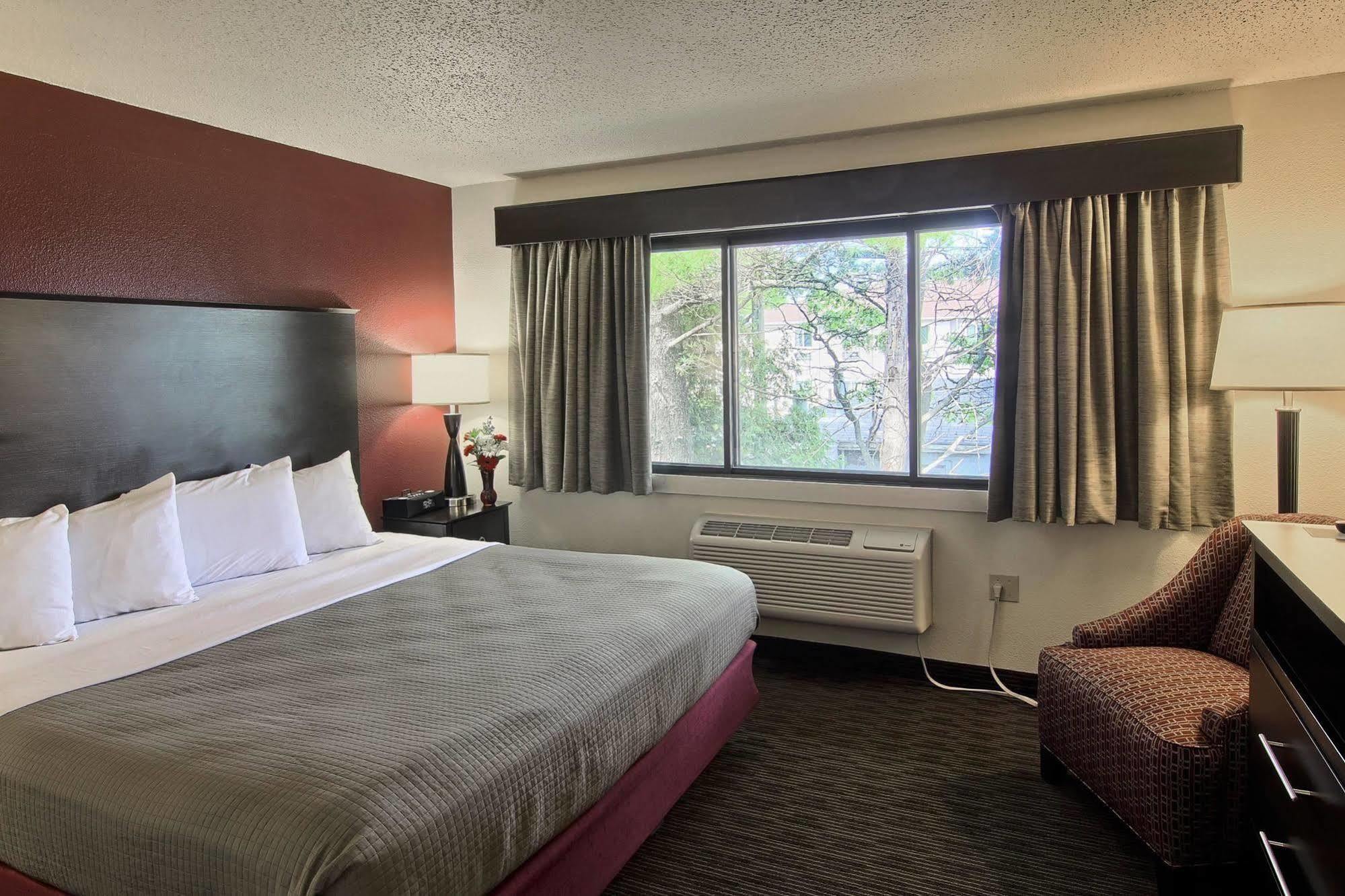 Blossom Hotel & Suites Traverse City Exterior foto